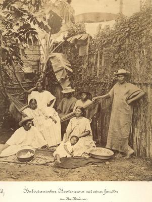 Família de barqueiros bolivianos às margens do rio Madeira