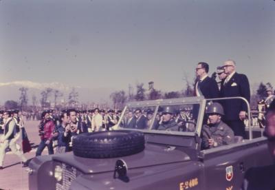 Salvador Allende no desfile militar de comemoração à independência chilena