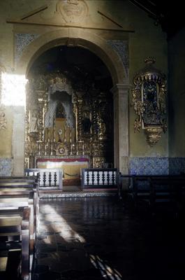 Igreja de Nossa Senhora de Montesserrate - nave e capela-mor