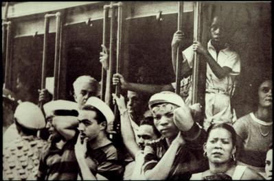 Foliões no bonde (reprodução de periódico)