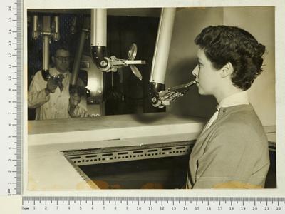 Aparelho para lidar com substâncias radioativas