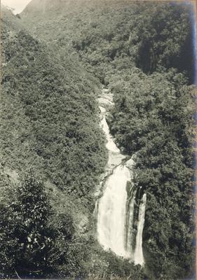 Cascata "Véu da Noiva", no rio Ipiranga, km 66