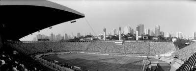 Jogo de futebol no estádio do Pacaembu