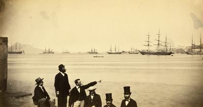 George Leuzinger, sentado à esquerda, em companhia de outros homens não identificados