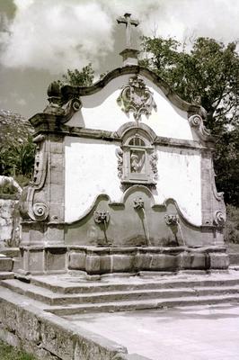 Espaldar com oratório do Chafariz