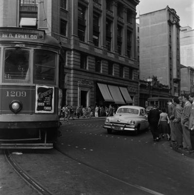 Campanha publicitária da agência Orion - bonde elétrico