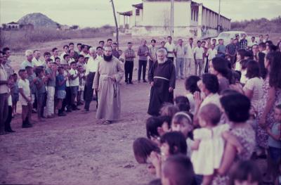 Frei Damião e devotos