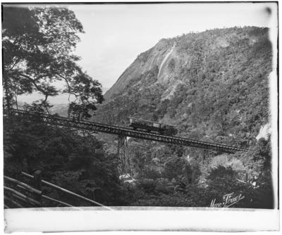 Estrada de Ferro do Corcovado, Viaduto do Silvestre, Km 1 (aproximadamente)