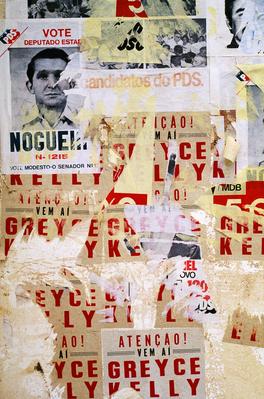 Flagrante de rua - placas, letreiros e cartazes