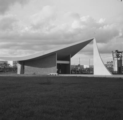 Igrejinha de Nossa Senhora de Fátima. Painel de azulejos de Athos Bulcão