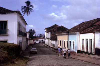 Casas e sobrados