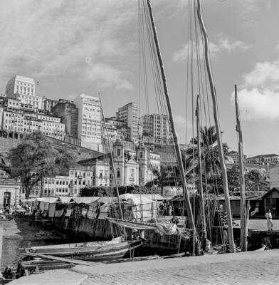 Embarcações na rampa e arredores do Mercado Modelo