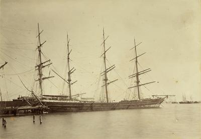 Embarcações no porto