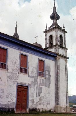 Igreja Matriz de Nossa Senhora da Conceição - vista lateral