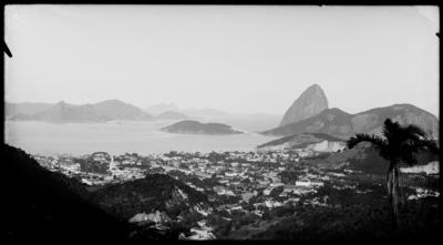 Bairro do Flamengo e o Pão de Açúcar; vistos de Santa Teresa