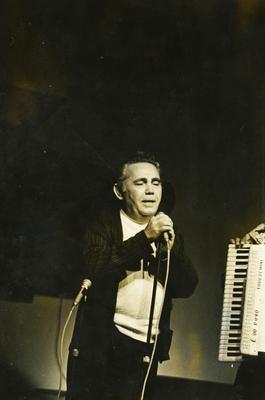 Humberto Teixeira ao microfone