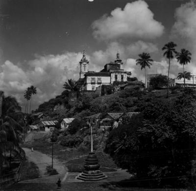 Cruzeiro em frente ao Convento de São Francisco - Igreja de Nossa Senhora das Neves