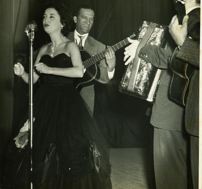 Isaurinha Garcia e Armandinho Neves