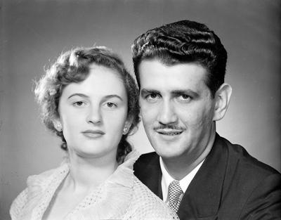 Nahum Manel e mulher não identificada