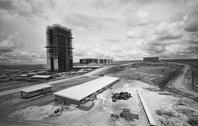Congresso Nacional e Esplanada dos Ministérios em construção