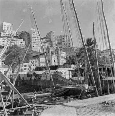 Embarcações na rampa e arredores do Mercado Modelo
