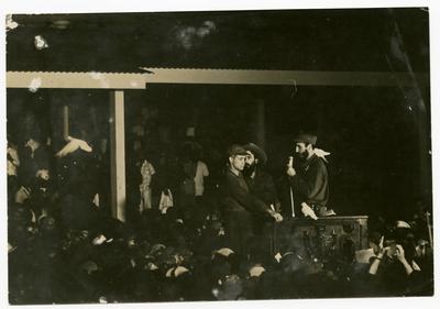 Fidel Castro e Camilo Cienfuegos no discurso de chegada do exército revolucionário do Movimento 26 de Julho a Havana, 8 de janeiro de 1959