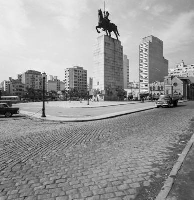 Monumento em homenagem ao Duque de Caxias, de Vitor Brecheret