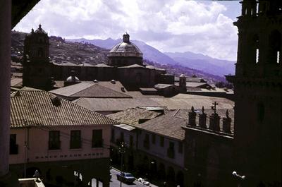 Vista de casas e Igreja da Companhia de Jesus (ao fundo)