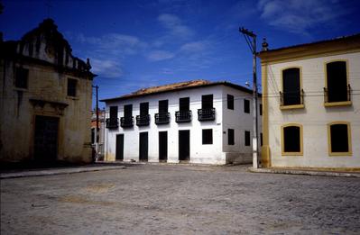 Casa do Instituto do Patrimônio Histórico e Artístico Nacional (ao centro)
