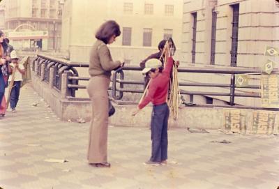 Venda de bandeiras para torcedores do jogo da Copa do Mundo FIFA