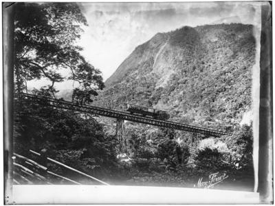 Estrada de Ferro do Corcovado, Viaduto do Silvestre, Km 1 (aproximadamente)