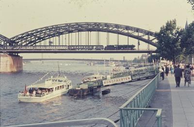 Ponte Hohenzollern e o rio Reno