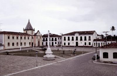 Praça São Francisco - Igreja da Misericórdia e Museu Histórico (à direita)