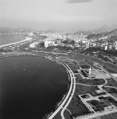 Aterro do Flamengo - vista aérea - destaque para o Monumento aos Pracinhas, ao centro