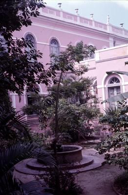 Universidade Federal do Rio de Janeiro (UFRJ)  - detalhe posterior