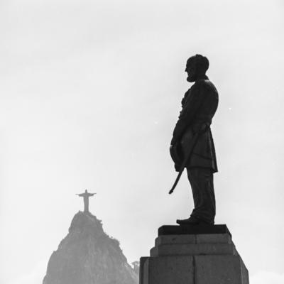 Panoramas, Monumento ao Almirante Marquês de Tamandaré com Corcovado ao fundo