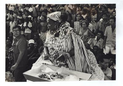 Baiana com tabuleiro