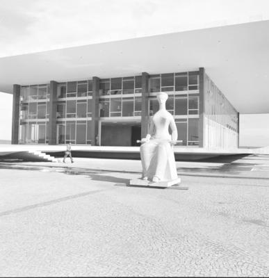 "A Justiça", escultura de Alfredo Ceschiatti