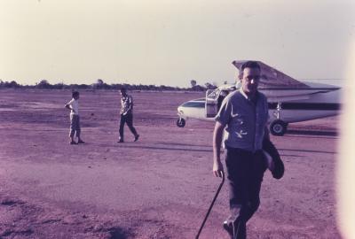 Hamilton Ribeiro, jornalista, em primeiro plano