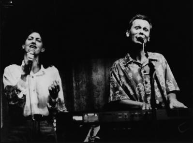 Ná Ozzetti e José Miguel Wisnik ao microfone