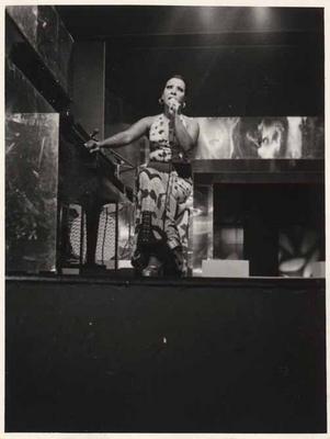 Elizeth Cardoso ao microfone