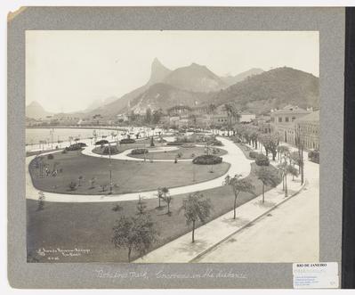 Vista da avenida Beira Mar com o Corcovado e pedra da Gávea ao fundo