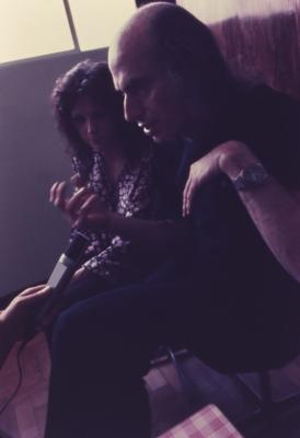 O repórter Karl Brugger entrevista Judith Malina e Julian Beck, criadores do Living Theater, presos em Belo Horizonte