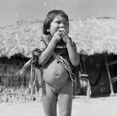 Série povo Kayapó, criança indígena