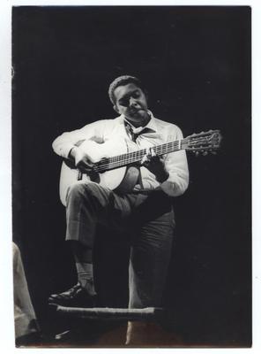 Gilberto Gil com o violão