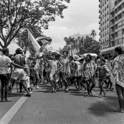 Desfile de blocos no Banho de Mar à Fantasia
