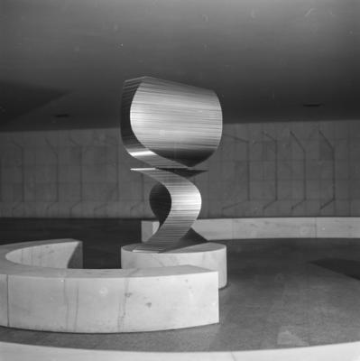 Obra da série do Polivolume de Mary Vieira