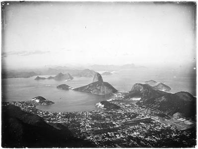 Panorama do Rio de Janeiro, visto do alto do Corcovado