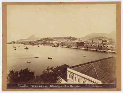 Vista geral do Cais Pharoux e Arsenal de Marinha