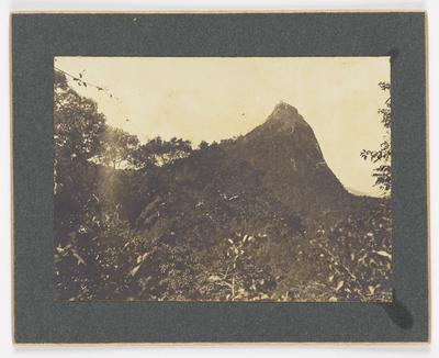 Vista do Pico do Corcovado, ainda com o mirante Chapéu do Sol